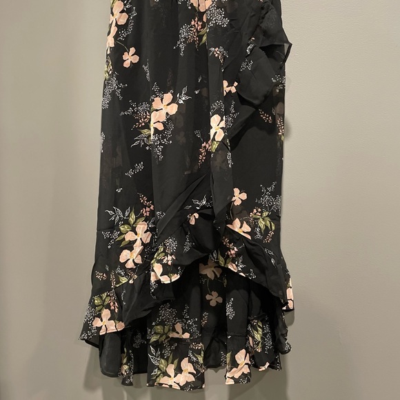 Suzy Shier Lace and Chiffon Dress - Picture 5 of 6